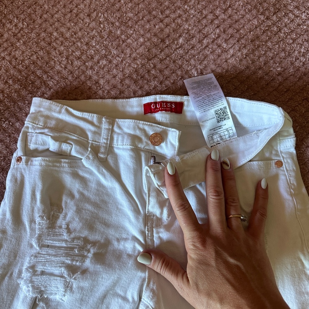 GUESS White High-Rise Distressed Women's Jeans